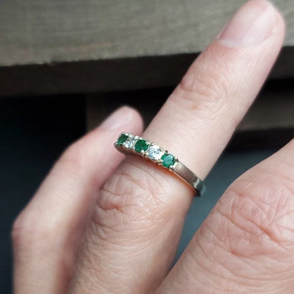 Size 4.75 Sterling Silver Round Emerald And Cubic Zirconia Ring - Picture 3 of 9